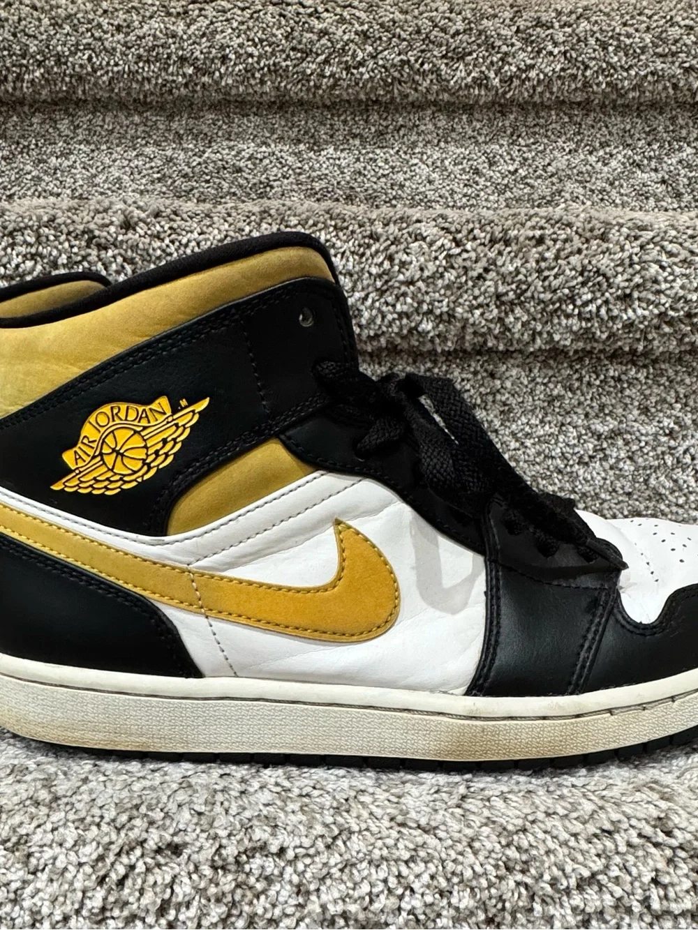 Nike Air Jordan 1 Retro Mid-Top Men’s Black White Gold Shoes Sneakers Size 11.5